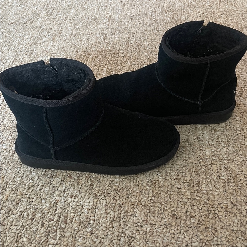Mini uggs short black boots